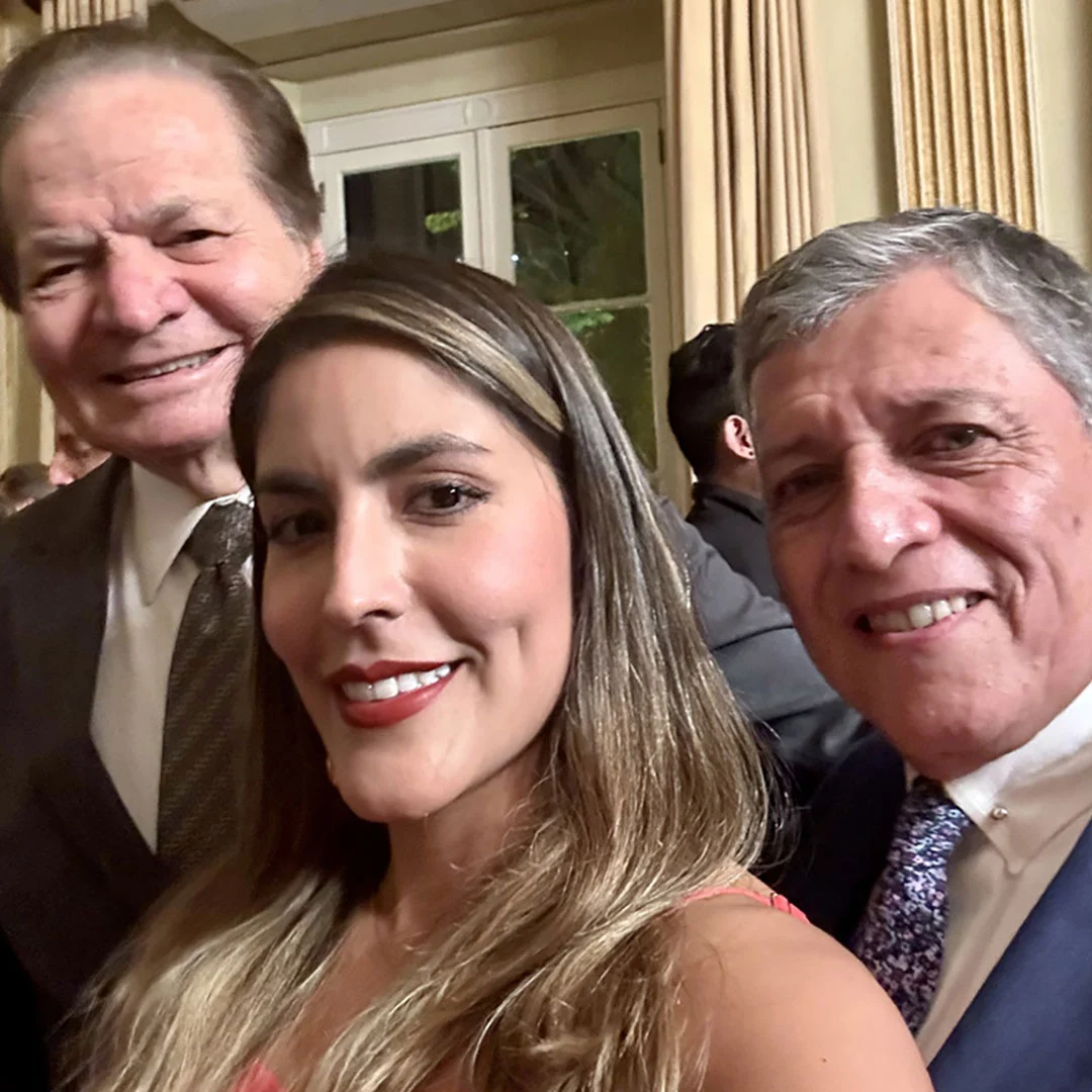 Dra. Cynthia Montenegro con el Dr. Juarez Avelar y el Dr. Patricio Centurion en el Centenário del Profesor Ivo Pitanguy,
