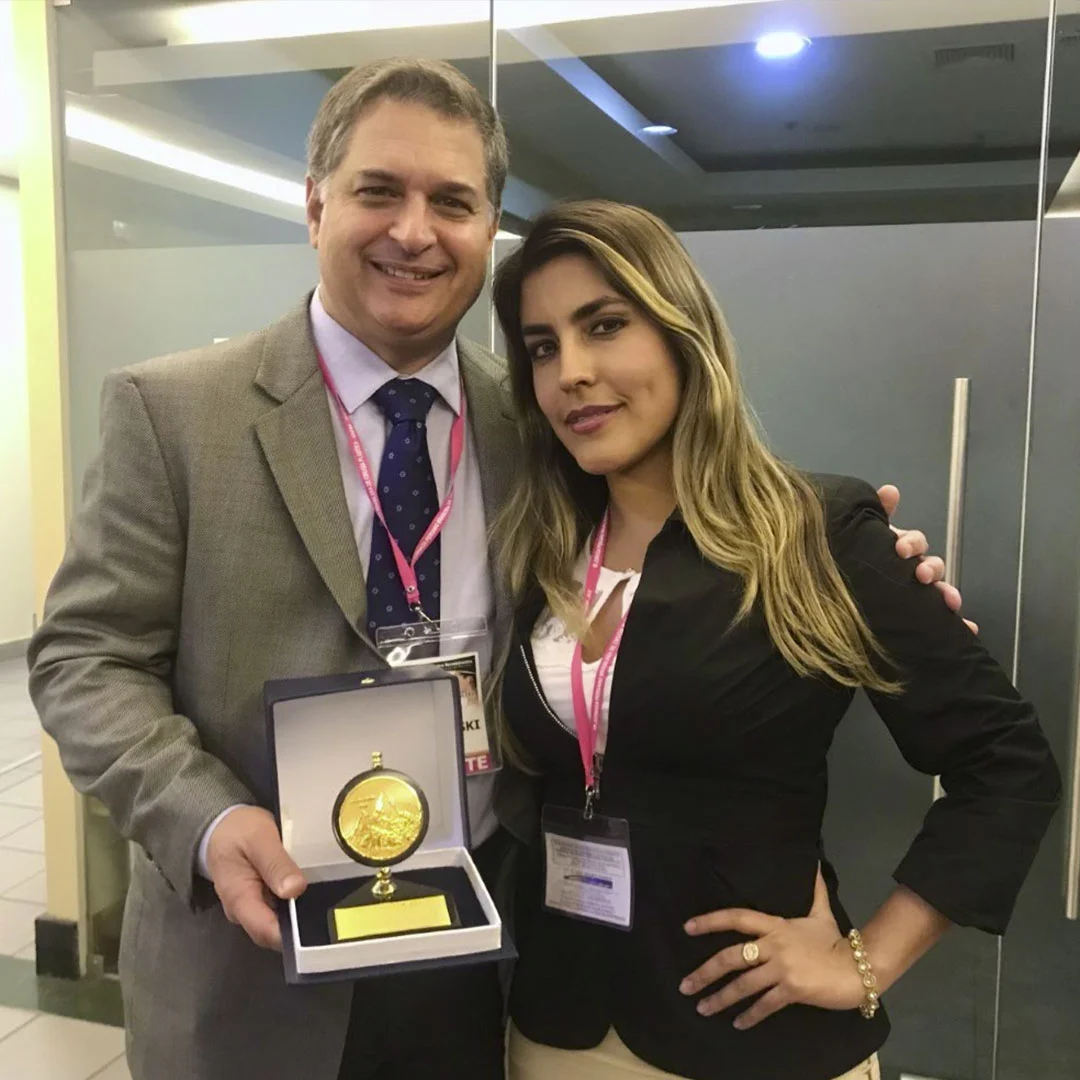 Dra. Cynthia Montenegro con el Prof. Henrique Radwanski experto en Transplante Capilar en la Jornada Peruano-Brasilera de Cirugía Plástica, Lima, Perú, 2018